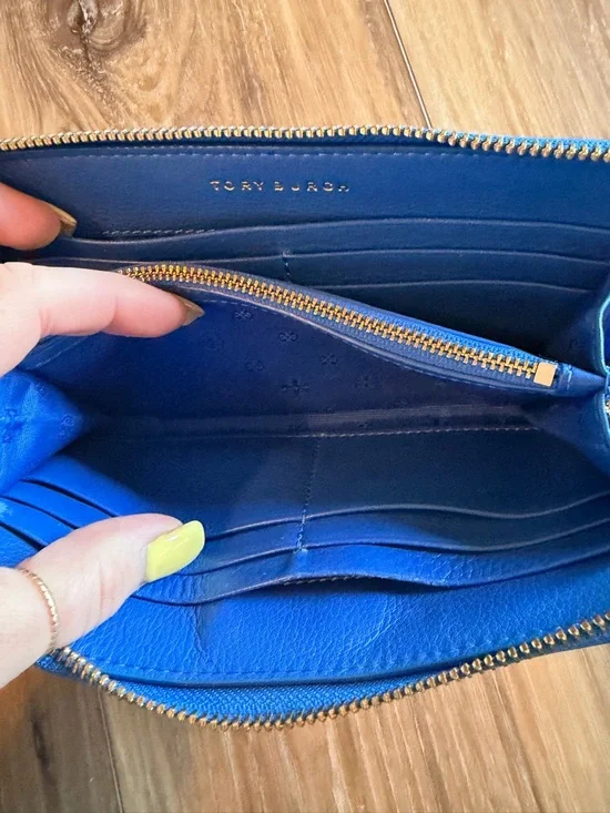 Tory Burch Britten Blue Pebbled Leather Zip Around Continental Wallet - Picture 6 of 8